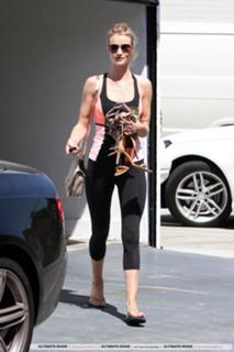 Rosie Huntington-Whiteley feet photo thumbnail