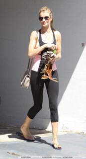 Rosie Huntington-Whiteley feet photo thumbnail