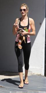 Rosie Huntington-Whiteley feet photo thumbnail