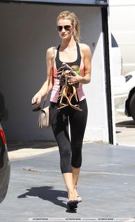 Rosie Huntington-Whiteley feet photo thumbnail