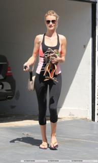 Rosie Huntington-Whiteley feet photo thumbnail
