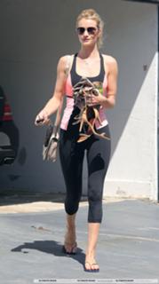 Rosie Huntington-Whiteley feet photo thumbnail