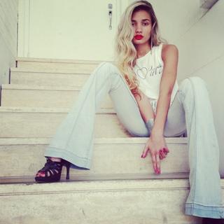Pia Mia feet photo thumbnail
