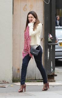 Kelly Brook feet photo thumbnail