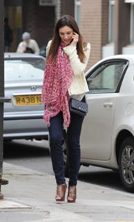 Kelly Brook feet photo thumbnail