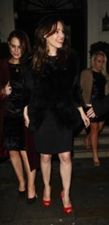 Kelly Brook feet photo thumbnail