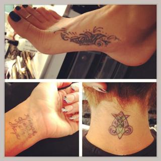 Brooke Burke feet photo thumbnail