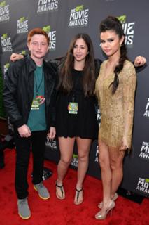 Selena Gomez feet photo thumbnail
