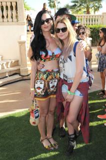 Katy Perry feet photo thumbnail
