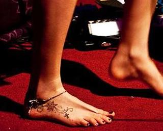 Joss Stone feet photo thumbnail
