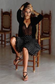 Milla Jovovich feet photo thumbnail