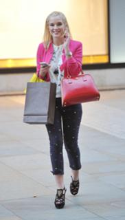 Helen Flanagan feet photo thumbnail