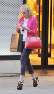 Helen Flanagan feet photo thumbnail