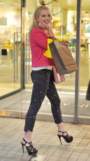Helen Flanagan feet photo thumbnail