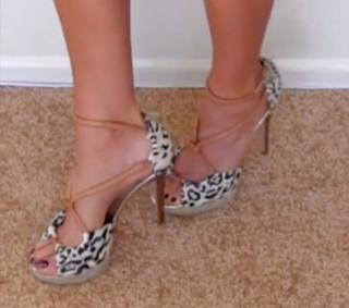 Justine Ezarik feet photo thumbnail