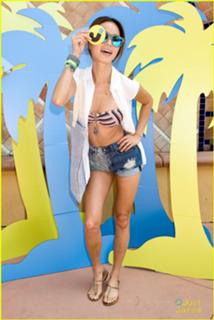 Jamie Chung feet photo thumbnail