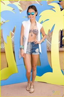 Jamie Chung feet photo thumbnail
