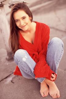 Jennifer Love Hewitt feet photo thumbnail