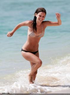 Rachel Bilson feet photo thumbnail