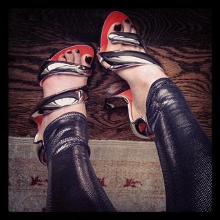 Katherine von Drachenberg feet photo thumbnail
