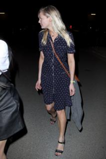 Kirsten Dunst feet photo thumbnail
