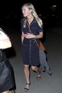 Kirsten Dunst feet photo thumbnail
