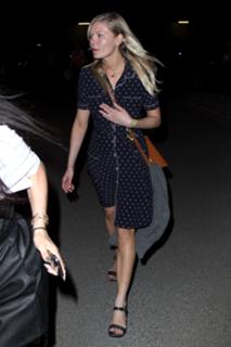 Kirsten Dunst feet photo thumbnail