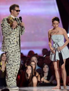 Aubrey Plaza feet photo thumbnail