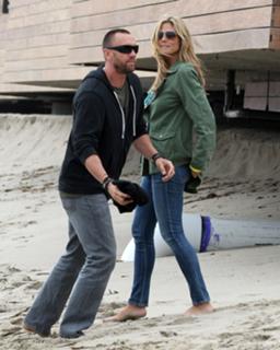 Heidi Klum feet photo thumbnail