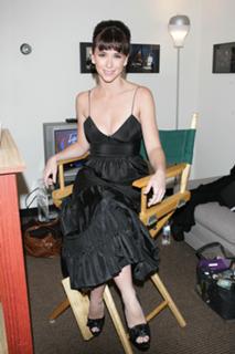 Jennifer Love Hewitt feet photo thumbnail