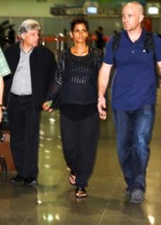 Halle Berry feet photo thumbnail
