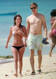 Rachel Bilson feet photo thumbnail
