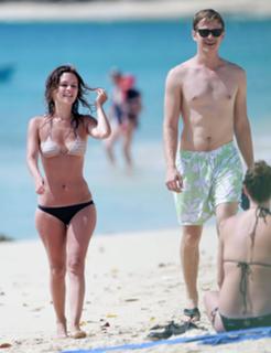 Rachel Bilson feet photo thumbnail