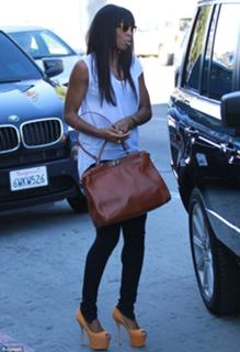 Kelly Rowland feet photo thumbnail