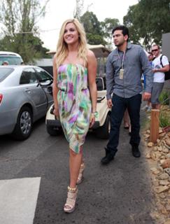 Ashley Roberts feet photo thumbnail