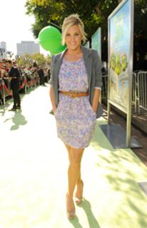 Ashley Roberts feet photo thumbnail