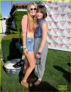 Katharine McPhee feet photo thumbnail