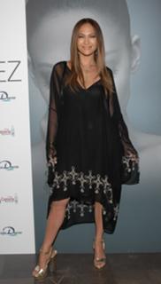 Jennifer Lopez feet photo thumbnail