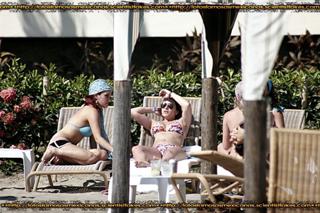 Dulce María feet photo thumbnail