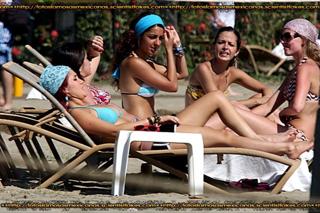 Dulce María feet photo thumbnail
