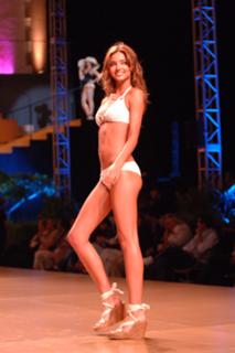 Miranda Kerr feet photo thumbnail