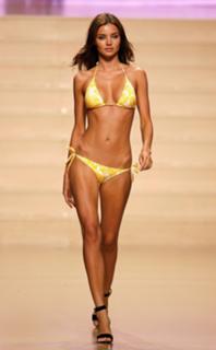 Miranda Kerr feet photo thumbnail