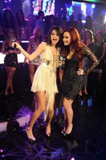 Demi Lovato feet photo thumbnail