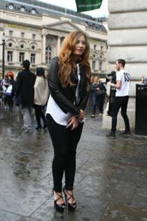 Demi Lovato feet photo thumbnail