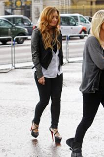 Demi Lovato feet photo thumbnail