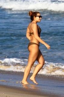 Demi Lovato feet photo thumbnail