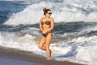 Demi Lovato feet photo thumbnail
