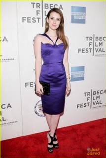Emma Roberts feet photo thumbnail
