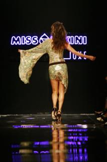 Juliette Lewis feet photo thumbnail