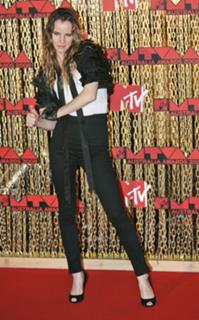 Juliette Lewis feet photo thumbnail
